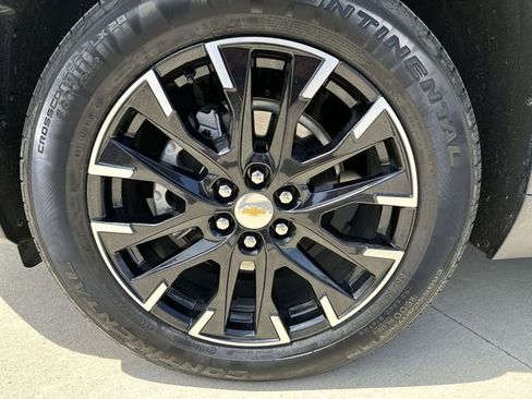 Used 2025 Chevrolet Traverse LT w/ Sun and Wheel Package FWD image 21