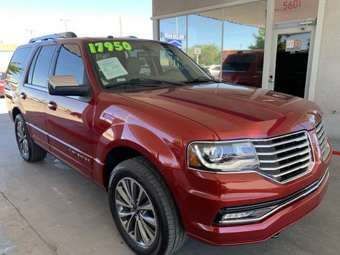 Used 2017 Lincoln Navigator Select AWD/4WD image 2