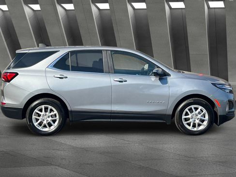 Used 2023 Chevrolet Equinox LT image 3