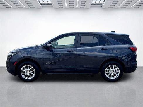 Used 2022 Chevrolet Equinox LS w/ LS Convenience Package image 8