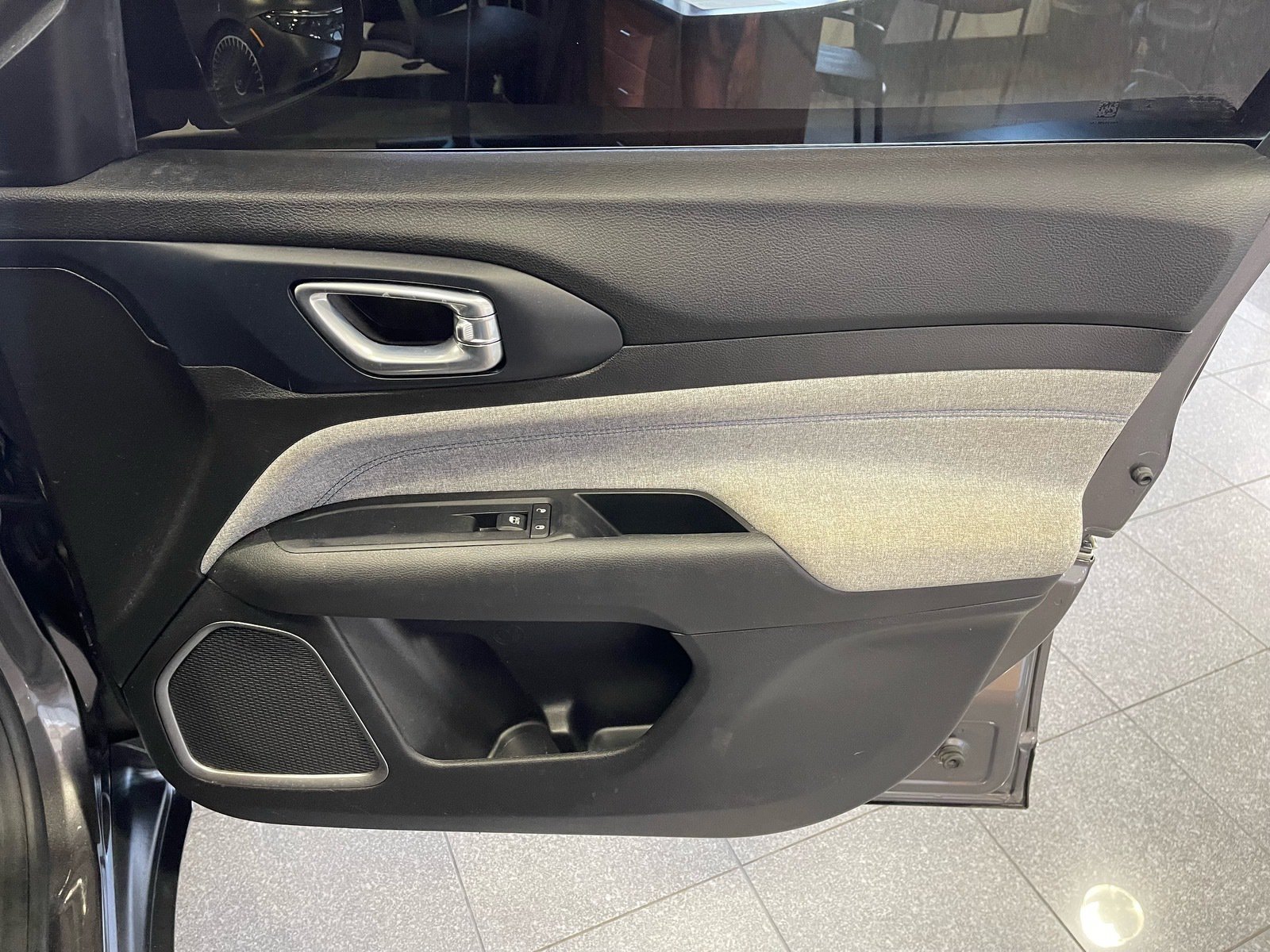 Used 2022 Jeep Compass Latitude FWD image 35