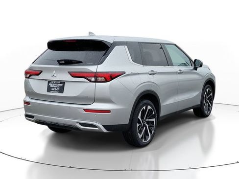 Used 2024 Mitsubishi Outlander SE image 6