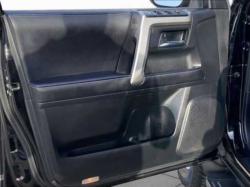 Used 2022 Toyota 4Runner SR5 AWD/4WD image 21