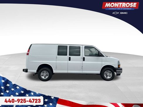 Used 2024 Chevrolet Express 2500 w/ Driver Convenience Package RWD image 6