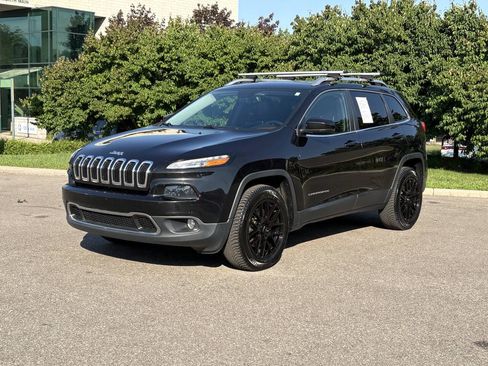 Used 2015 Jeep Cherokee Limited w/ Luxury Group AWD/4WD image 2