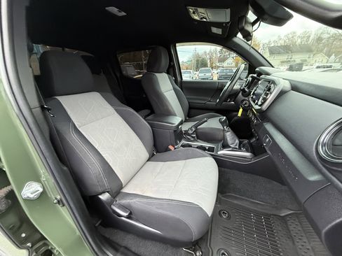 Used 2021 Toyota Tacoma TRD Off-Road image 22