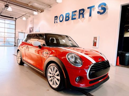 Used 2021 MINI Cooper 2-Door Hardtop image 2