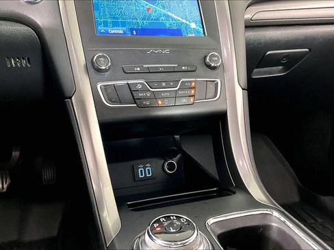 Used 2020 Ford Fusion SE FWD image 8