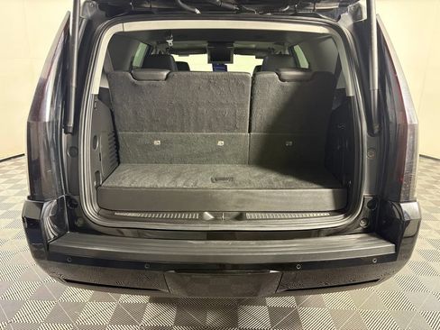 Used 2020 Cadillac Escalade Luxury AWD/4WD image 32
