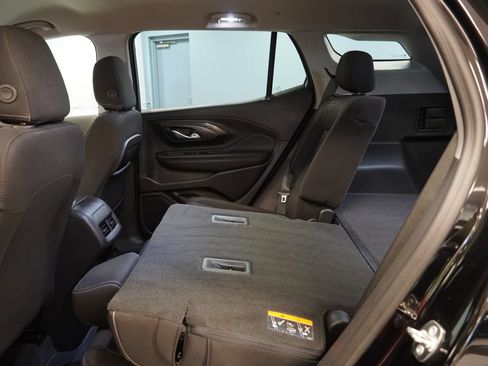 Used 2024 GMC Terrain SLE w/ Driver Convenience Package FWD image 27