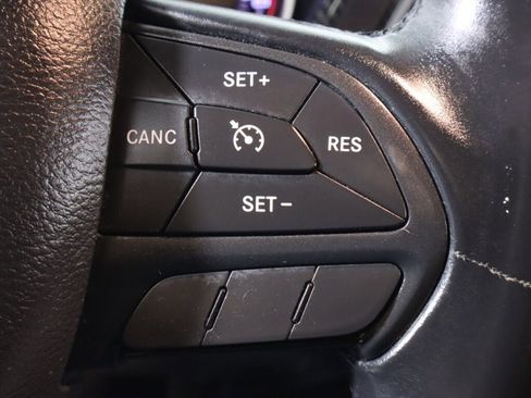 Used 2016 Dodge Challenger SXT image 13