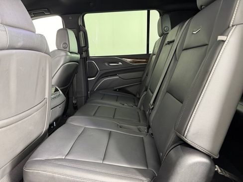 Used 2024 Cadillac Escalade ESV Luxury RWD image 29