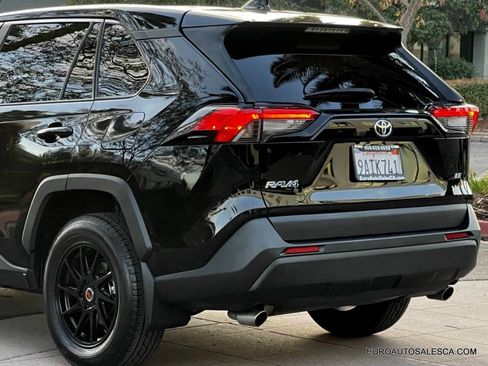 Used 2022 Toyota RAV4 LE image 14