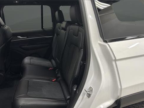 New 2026 Jeep Grand Cherokee Altitude image 21