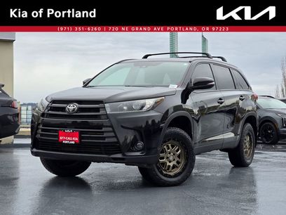 Used 2019 Toyota Highlander SE