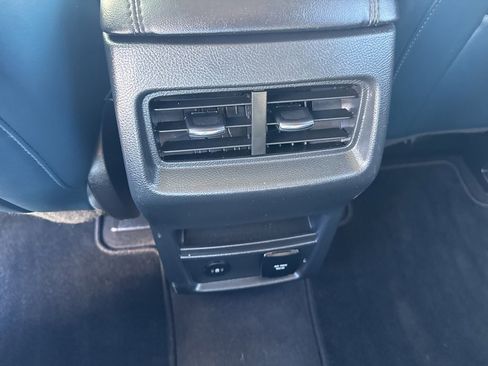 Used 2024 Ford Edge SEL w/ Sport Appearance Package image 9