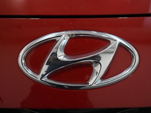 Used 2023 Hyundai Elantra Limited image 14