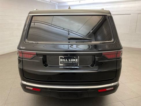 Certified 2023 Jeep Wagoneer Series III w/ Convenience Group I AWD/4WD image 8