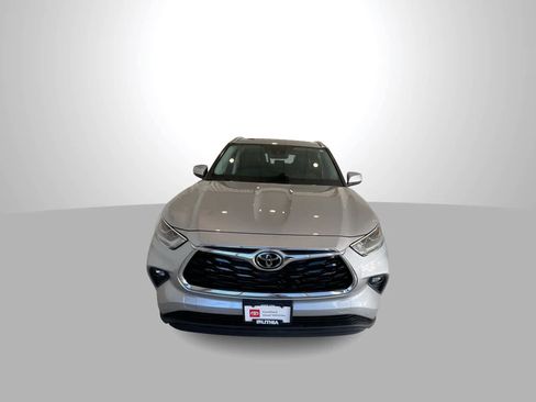 Certified 2021 Toyota Highlander Limited image 3