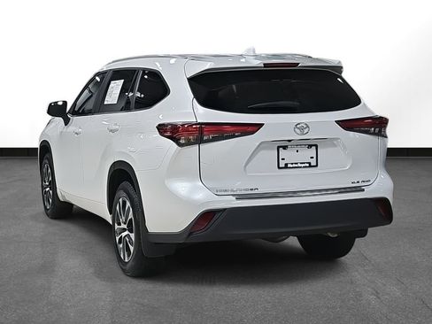 Used 2023 Toyota Highlander XLE image 8