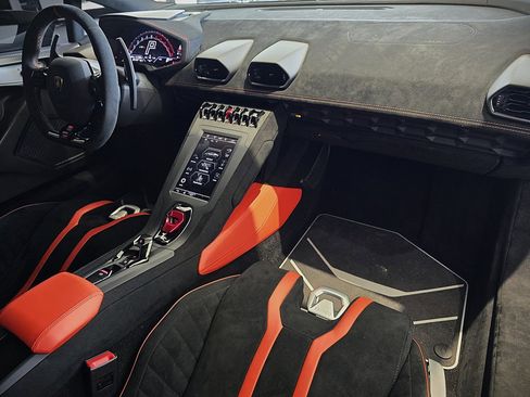 Used 2023 Lamborghini Huracan STO image 10