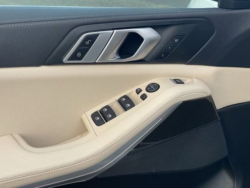 Used 2022 BMW X5 xDrive40i w/ Parking Assistance Package image 12