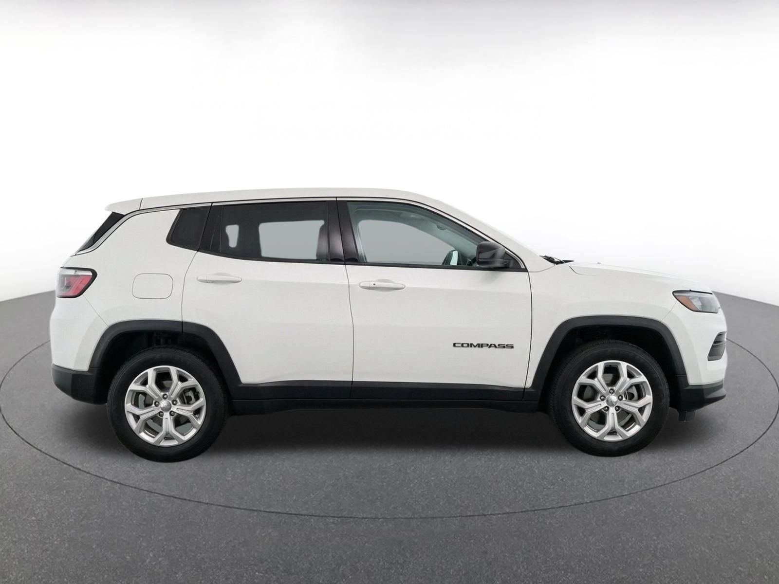 Used 2025 Jeep Compass Latitude AWD/4WD image 9