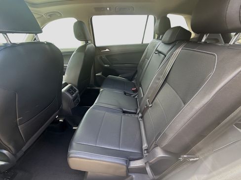 Used 2021 Volkswagen Tiguan SE w/ Panoramic Sunroof Package FWD image 23