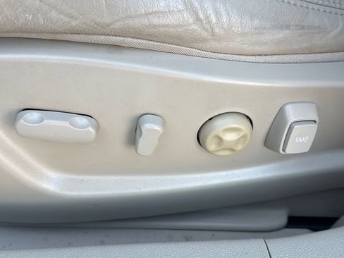 Used 2011 Cadillac DTS Premium w/ Driver Awareness Package image 21