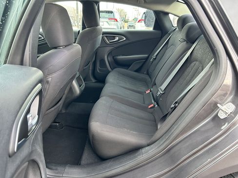 Used 2015 Chrysler 200 Limited w/ Convenience Group image 23