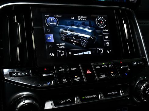 Used 2024 Lexus LX 600 F Sport image 33