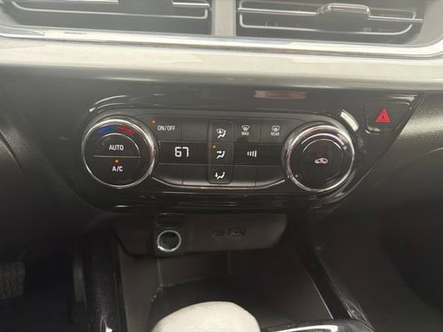 Used 2025 Chevrolet Trax LT FWD image 52