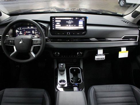 New 2026 Mitsubishi Outlander SE image 20