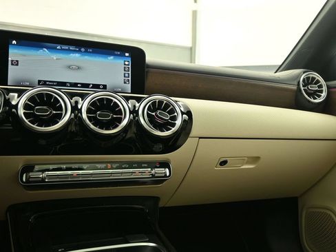 Used 2022 Mercedes-Benz CLA 250 4MATIC image 18