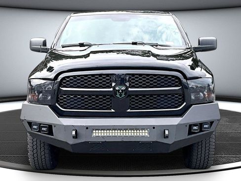Used 2018 RAM 1500 Express w/ Black Ram 1500 Express Group AWD/4WD image 3