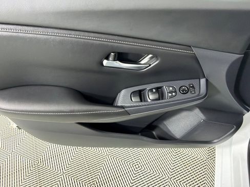 Used 2023 Nissan Sentra SV image 11