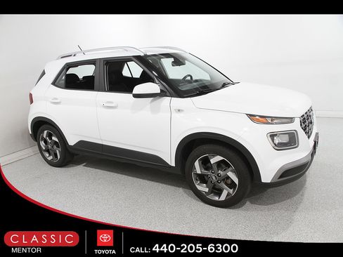 Used 2024 Hyundai Venue SEL FWD image 1