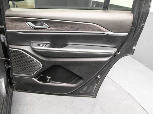 Used 2022 Jeep Grand Cherokee L Limited image 39