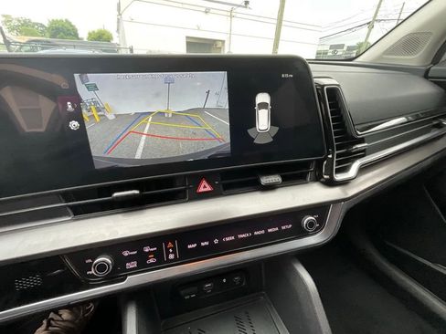Used 2025 Kia Sportage EX image 15
