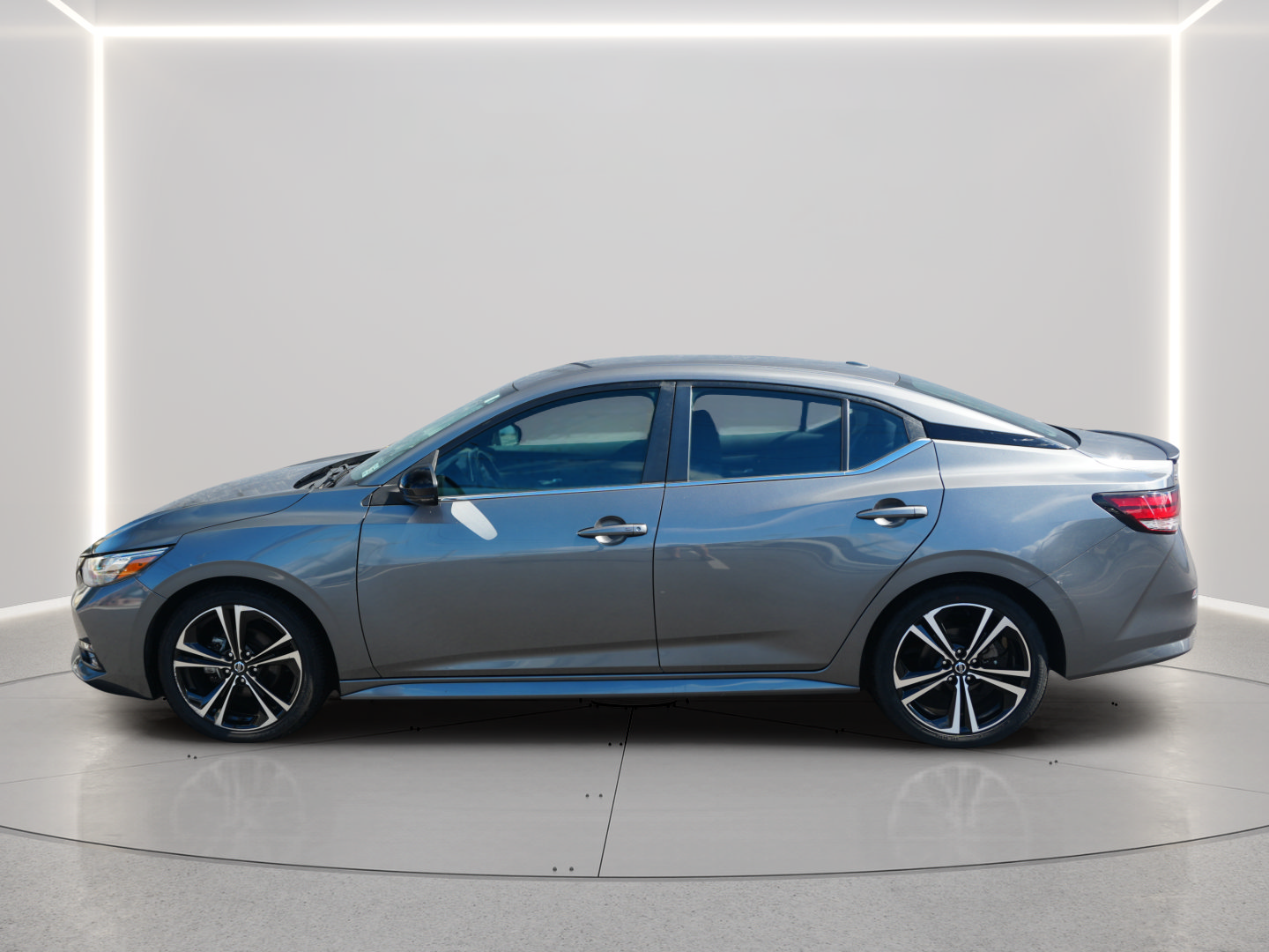 Used 2022 Nissan Sentra SR w/ Trunk Package FWD image 2