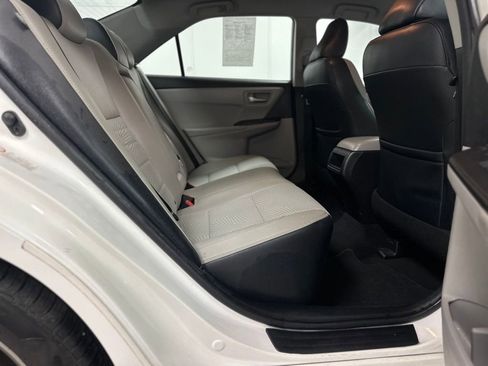 Used 2016 Toyota Camry SE image 16