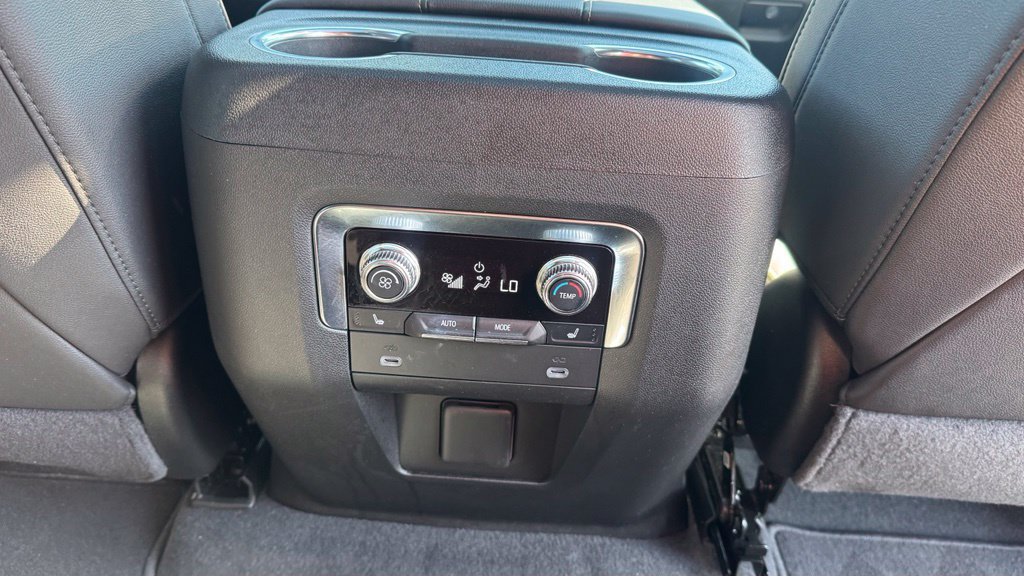 Used 2024 GMC Yukon SLT w/ SLT Premium Package AWD/4WD image 15
