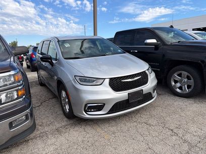 Used 2024 Chrysler Pacifica Touring-L
