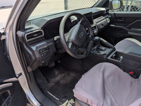 Used 2025 Toyota Tacoma SR5 AWD/4WD image 9