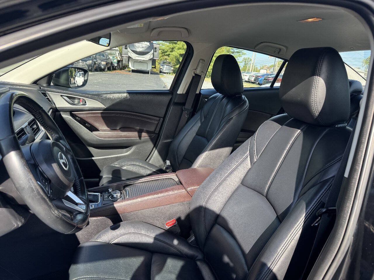 Used 2018 MAZDA MAZDA3 Touring FWD image 17