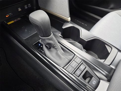 Used 2025 Toyota Camry LE image 21