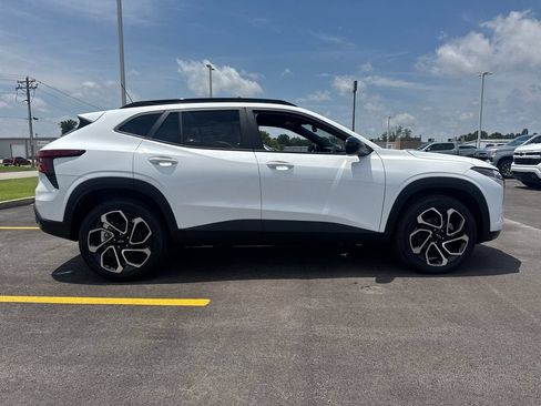 New 2026 Chevrolet Trax RS w/ Sunroof Package FWD image 8