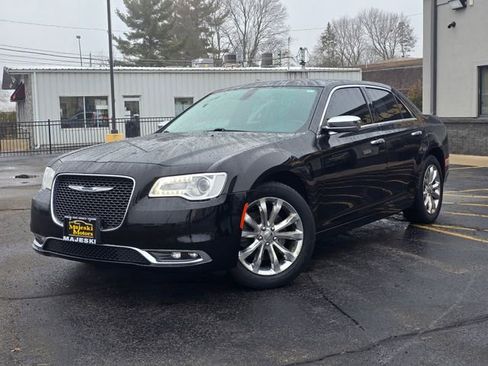 Used 2016 Chrysler 300 C image 3
