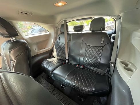 Used 2024 Toyota Sienna LE AWD/4WD image 25