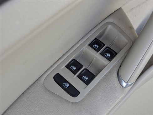 Used 2016 Volkswagen Golf SE w/ Lighting Package FWD image 14